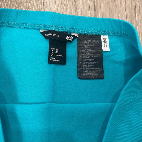 3 for $10 H&M Mini Skirt - Picture 3 of 3